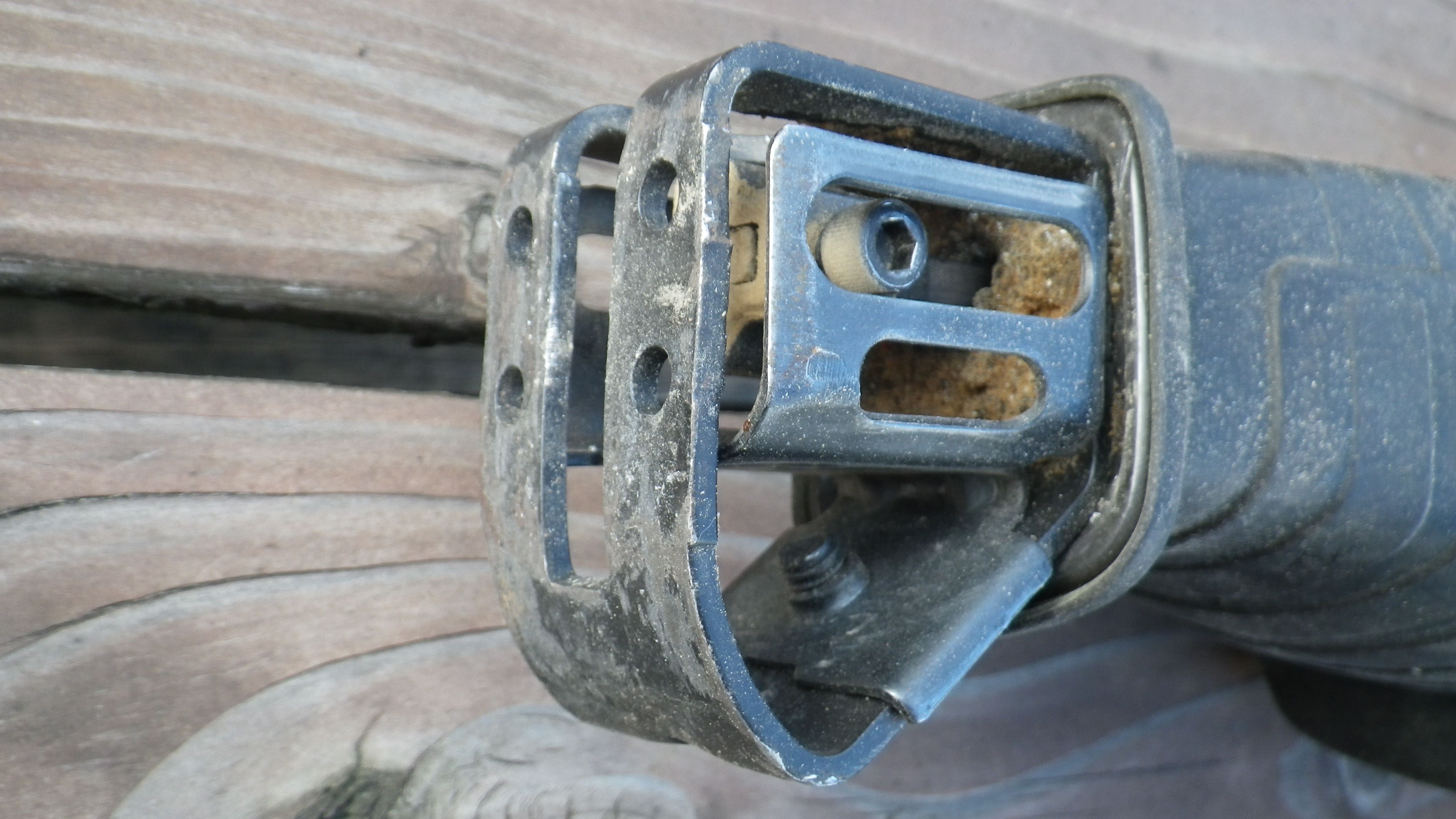 Example of a fixed shoe on a reciprocating saw
